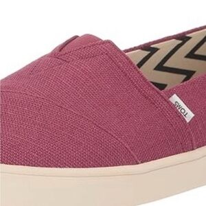 TOMS Women's Berry Slip-On Flats